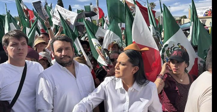 Ariadna Montiel y Andy López Beltrán encabezan la Marcha por la Soberanía convocada por Morena en Chihuahua; participan militantes del partido
