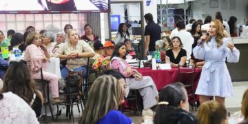 Celebra Marcela Maval a más de 600 mamás en Nogales