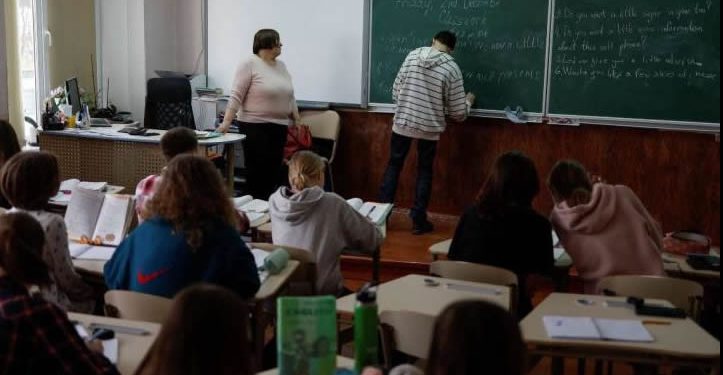 “Golpe a la educación”: padres de familia y expertos rechazan fin de clases anticipado