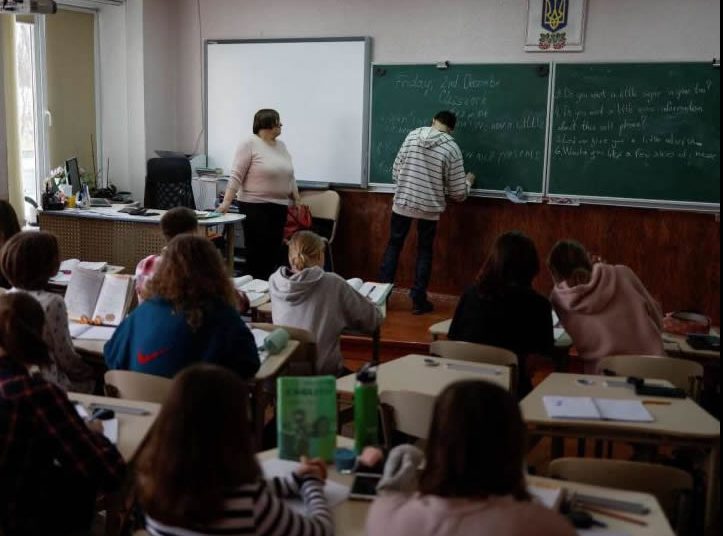 “Golpe a la educación”: padres de familia y expertos rechazan fin de clases anticipado