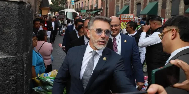 Sergio Mayer rompe con Morena y presenta renuncia irrevocable a la militancia