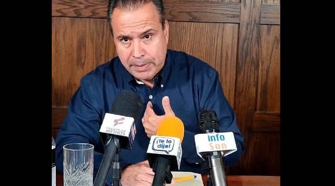 Preguntan reporteros a Toño si para el 27 estará como alcalde o como candidato. “No soy Nostradamus”, responde.