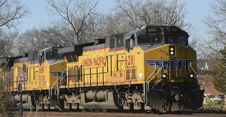 Hallan seis cuerpos dentro de un vagón de tren en Texas, cerca de la frontera con México