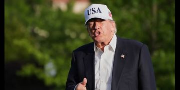 Trump anuncia suspensión de ataques contra Irán “previstos para mañana” a petición de aliados árabes