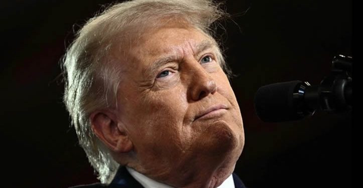 Examen médico de Trump reaviva debate sobre su salud mental; se le ha visto divagando