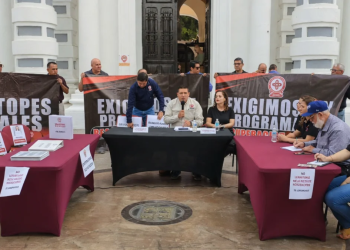 Sindicatos de la UNISON toman calles y el palacio de gobierno en jornada de protesta en Hermosillo