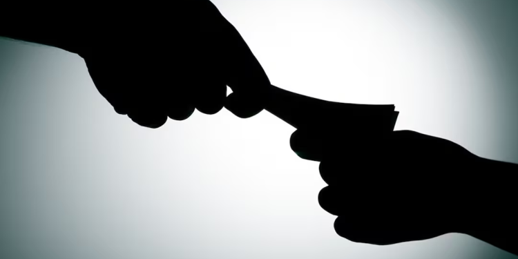 Corrupción cuesta a los mexicanos cerca de mil millones de dólares; ¿Quiénes son más corruptos?, esto revela encuesta del Inegi