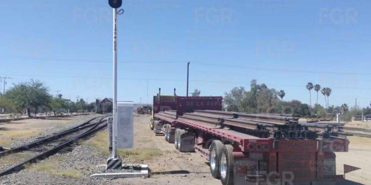 FGR localiza 71 rieles de Ferromex en tractocamión abandonado en Sonora; carga está valuada en más 829 mil pesos