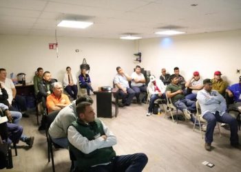 Capacitan a operadores para convertir el transporte público en una red de protección para mujeres en Sonora