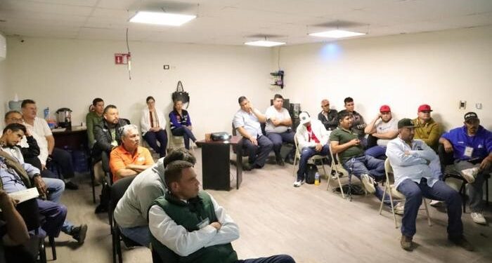 Capacitan a operadores para convertir el transporte público en una red de protección para mujeres en Sonora