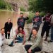 Activistas indígenas esperan rescate aéreo tras quedar atrapados por crecida de río en la Sierra de Álamos