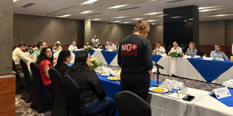Defensoras de Sonora exponen crisis de derechos humanos a embajadores de Unión Europea