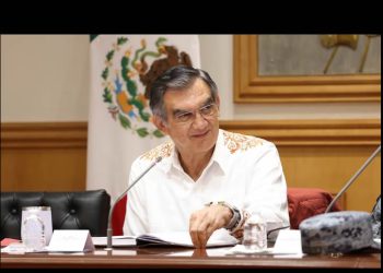 Su visa está cancelada, afirma periodista de LA Times, tras rechazo de gobernadores; Américo “tiene permiso para entrar a los EU”, dice