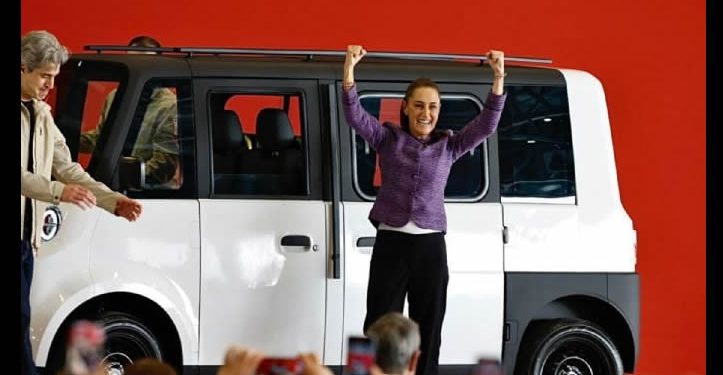 “Misión cumplida”: Sheinbaum presenta “Olinia”, el primer auto eléctrico mexicano 