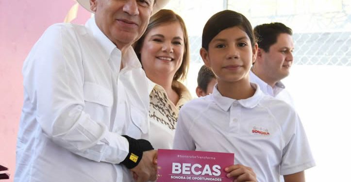 Lleva Gobernador Durazo becas, obras y servicios gratuitos a miles de familias de la sierra sonorense