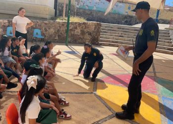 Capacitan Bomberos a docentes, padres y alumnos de preescolar para detectar riesgos y protocolos de actuación en caso de accidentes