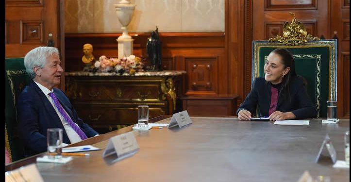 Claudia Sheinbaum recibe en Palacio Nacional al director del banco más valioso del mundo