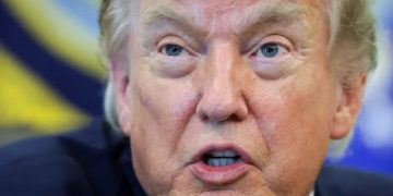 Corte Suprema de EU invalida orden de Trump para negar ciudadanía por nacimiento