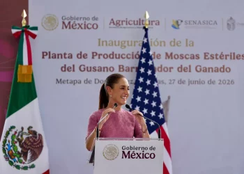 México y EU inauguran planta que producirá hasta 100 millones de moscas estériles contra el gusano barrenador