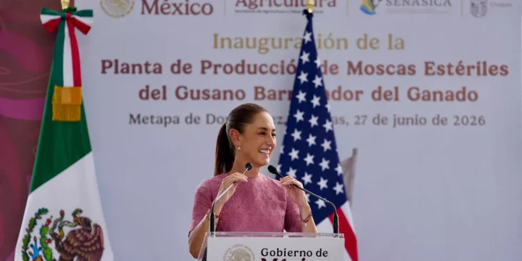 México y EU inauguran planta que producirá hasta 100 millones de moscas estériles contra el gusano barrenador