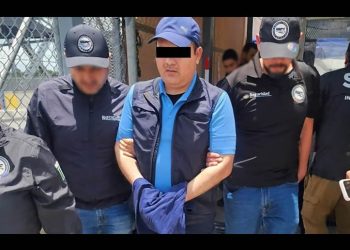 EU entrega a México a empleado de Aduanas investigado por delincuencia organizada