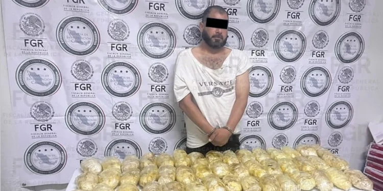 Detienen a sujeto con 21 kilogramos de metanfetamina en Huatabampo