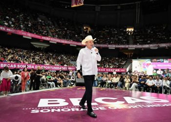 Durazo respalda el futuro de los jóvenes con más de 18 mil becas entregadas en Hermosillo