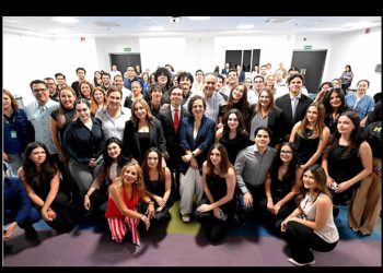 Estudiantes del Tec de Monterrey presentan propuestas para el programa de transparencia “Tu Voz en QR” en Hermosillo