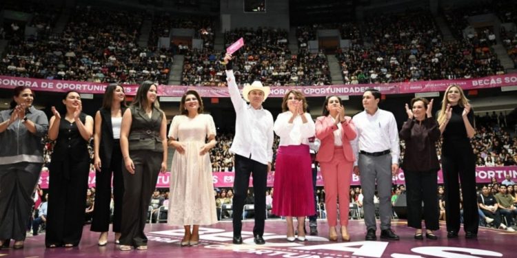 Gobernador Durazo respalda el futuro de los jóvenes con más de 18 mil becas entregadas en Hermosillo