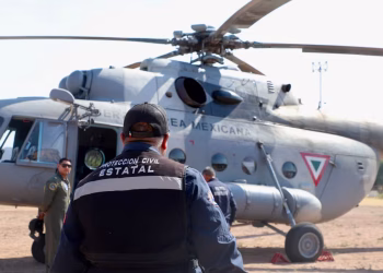 Helicóptero de la Fuerza Aérea se Suma al Combate del Incendio en Arivechi