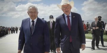El exembajador Ken Salazar revela cómo López Obrador condicionó a EE UU el freno a la migración a la inversión en sus obras de infraestructura