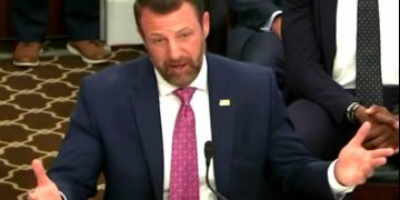 Mullin afirma que cárteles controlan toda la frontera México-Estados Unidos
