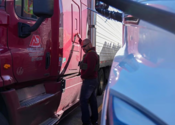 Patrulla Fronteriza detiene a 36 inmigrantes indocumentados que manejaban camiones de carga en Arizona