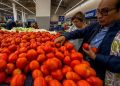 Precio del jitomate ya bajó a 48 pesos gracias al acuerdo para evitar intermediarios: Sheinbaum