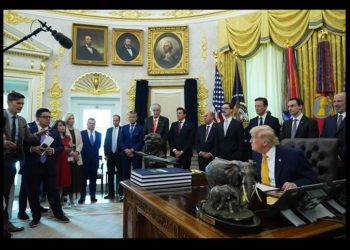 Trump convoca a fabricantes de armas para acelerar producción; le preocupa la reserva de misiles