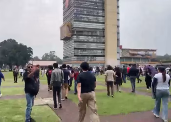 Aspirantes rechazados de la UNAM marchan en CU; exigen cancelación del examen y reposición en modalidad presencial