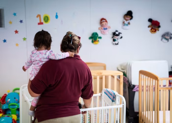 Miles de niños migrantes están en riesgo de quedarse sin abogados: “Quieren meterlos en la maquinaria de deportación”