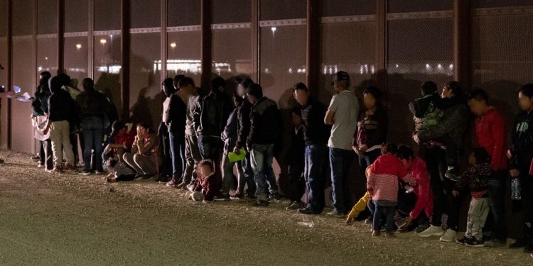 Pedir asilo en la frontera: esto es lo que decidió la Corte Suprema sobre quienes esperan en México