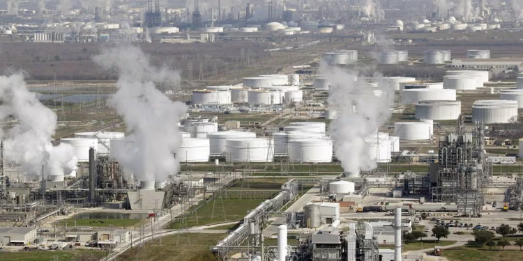 Deer Park produce el doble que refinerías en México; lo hace con la mitad de empleados
