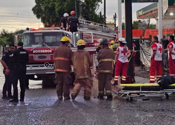 Muere Hombre por Descarga Eléctrica en Una Calle Inundada de Caborca