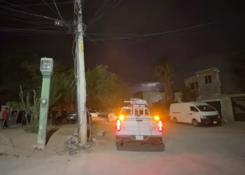 Ciudadanos Bloquean Bulevar Progreso y Quiroga por Falta de Energía Eléctrica en Hermosillo