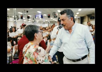 Nogales arropa a Javier Lamarque con el grito de “¡Un fundador para coordinador!”