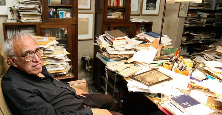 El FBI investigó al escritor Carlos Monsiváis al relacionarlo con los Black Panthers y el movimiento chicano