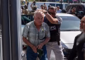 Ernesto Ruffo es trasladado a instalaciones de la FGR en Tijuana; le realizan exámenes médicos