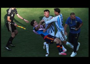 El mal perder de Argentina: pelea tras la derrota y desplante a España durante la entrega de la Copa