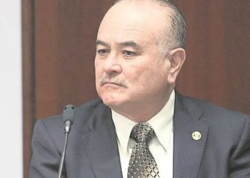 Tras 25 horas, continúa audiencia de Ernesto Ruffo; juez decidirá si es vinculado a proceso por huachicol