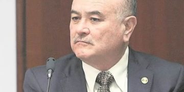 Tras 25 horas, continúa audiencia de Ernesto Ruffo; juez decidirá si es vinculado a proceso por huachicol