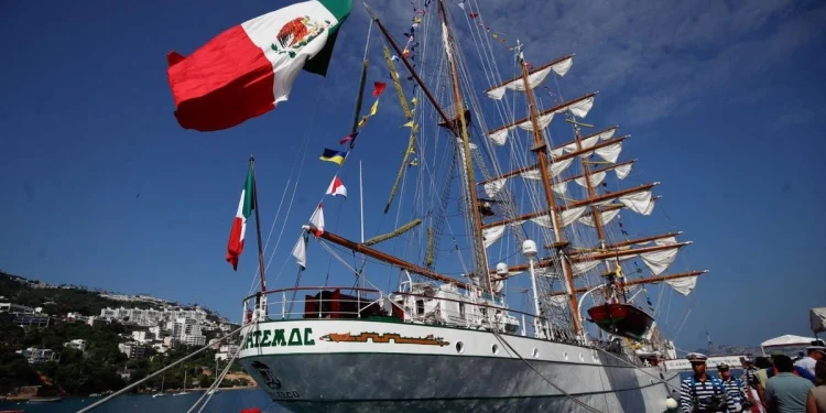Buque Escuela ‘Cuauhtémoc’ zarpa nuevamente para formar a 144 jóvenes con el mar como testigo