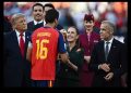 Claudia Sheinbaum entrega el Balón de Oro durante la final del Mundial 2026 junto a Trump e Infantino