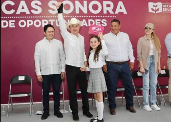 Entrega Durazo equipamiento y becas en municipios del noroeste